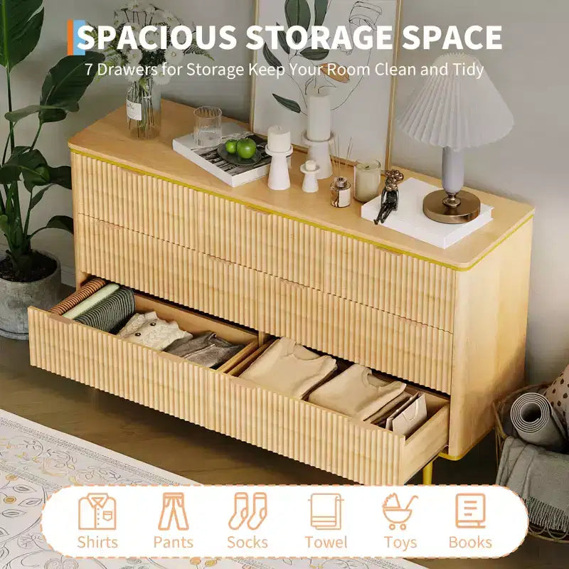 Comò a 7 cassetti per camera da letto, cassettiera scanalata in legno con mobiletto contenitore, design curvo, mobile TV con maniglie in metallo dorato per soggiorno